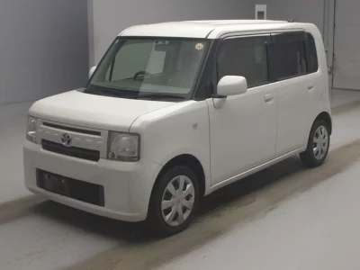 TOYOTA PIXIS SPACE