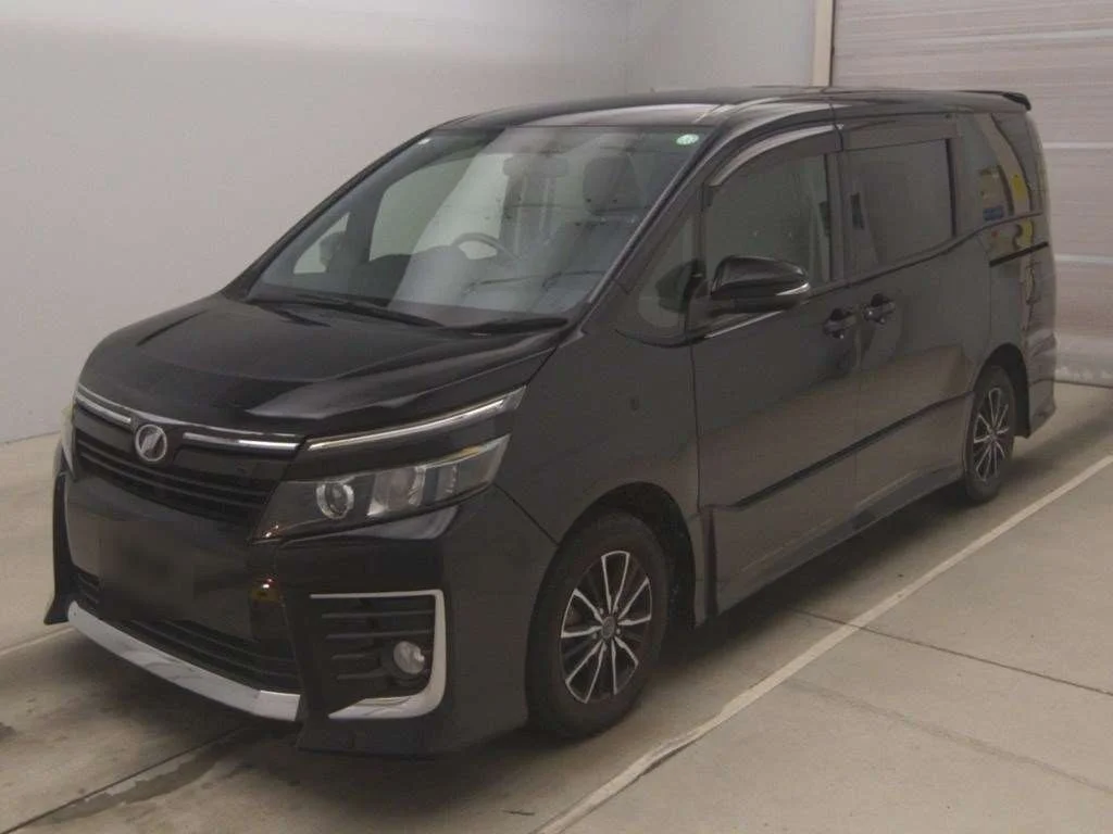 Toyota Voxy  с аукциона в Японии