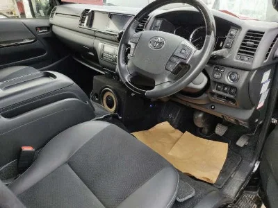 TOYOTA HIACE VAN