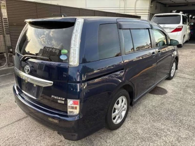 TOYOTA ISIS