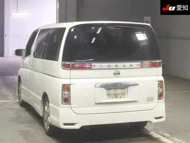 Nissan Elgrand  с аукциона в Японии