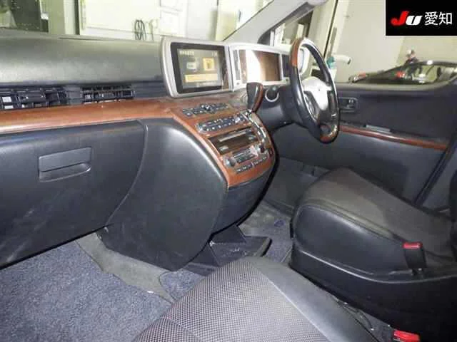 Nissan Elgrand  с аукциона в Японии