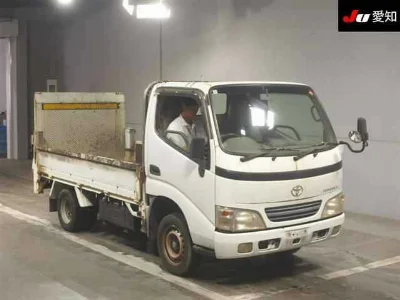 TOYOTA DYNA