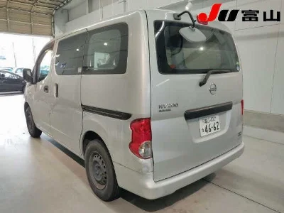 NISSAN NV200