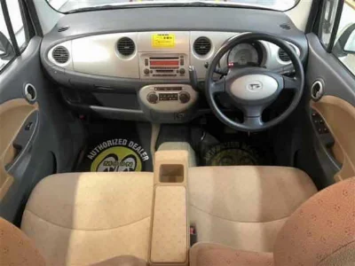 DAIHATSU MOVE LATTE