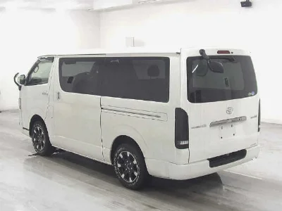 TOYOTA REGIUS VAN