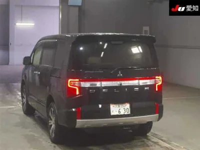 MITSUBISHI DELICA D5