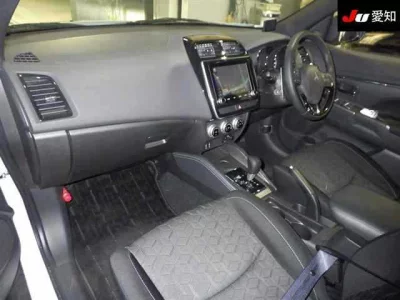 MITSUBISHI RVR