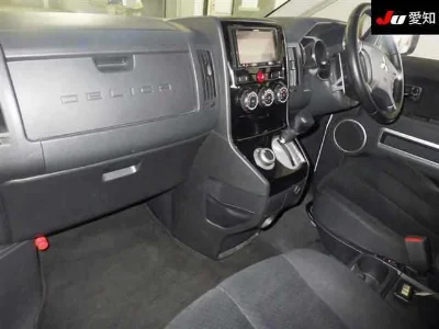MITSUBISHI DELICA D5