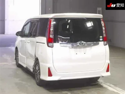 TOYOTA NOAH