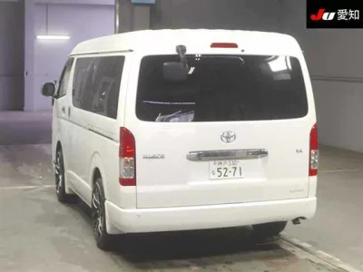 TOYOTA HIACE