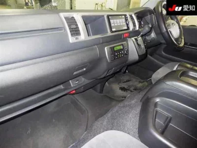 TOYOTA HIACE