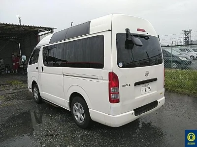 TOYOTA HIACE