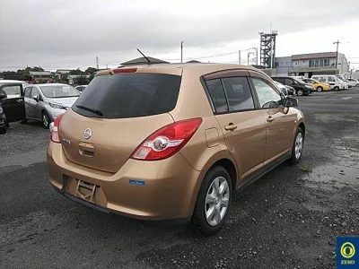 NISSAN TIIDA