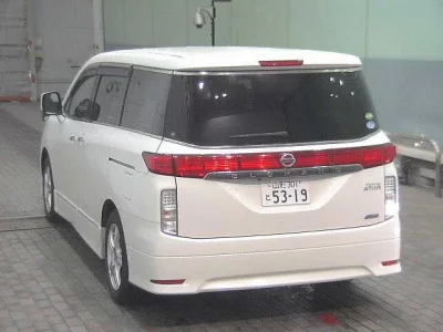 NISSAN ELGRAND