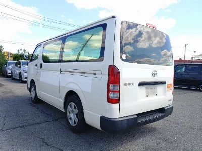 TOYOTA HIACE VAN