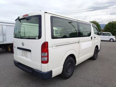 TOYOTA HIACE VAN