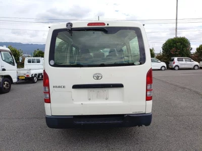 TOYOTA HIACE VAN
