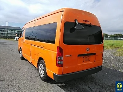 TOYOTA HIACE