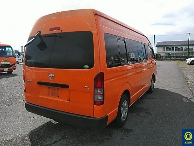 TOYOTA HIACE