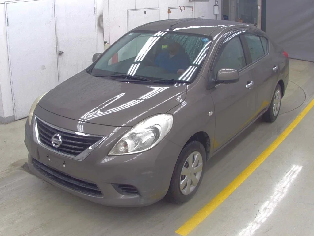 Nissan Tiida Latio  с аукциона в Японии