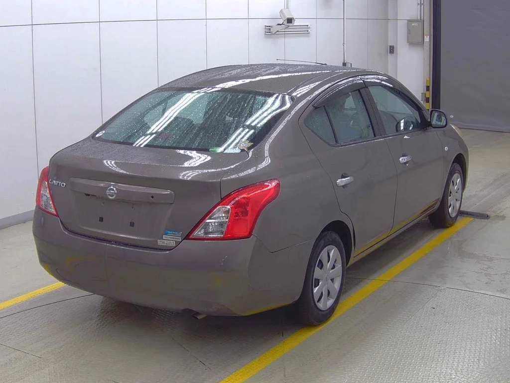 Nissan Tiida Latio  с аукциона в Японии