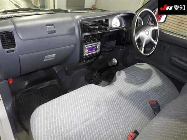 Toyota Hilux  с аукциона в Японии