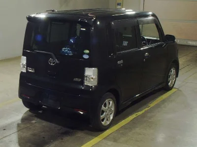 TOYOTA PIXIS SPACE