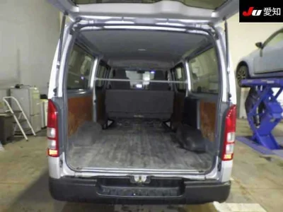 TOYOTA HIACE VAN