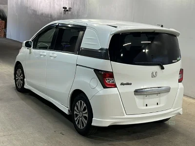 HONDA FREED SPIKE