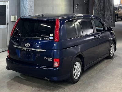TOYOTA ISIS
