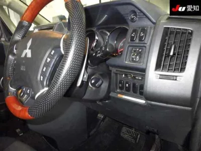 MITSUBISHI DELICA D5