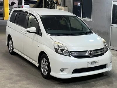 TOYOTA ISIS