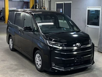TOYOTA NOAH