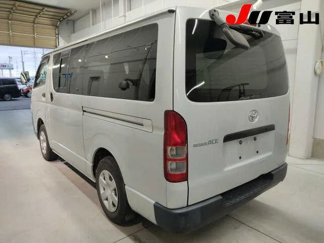 Toyota Regius  с аукциона в Японии