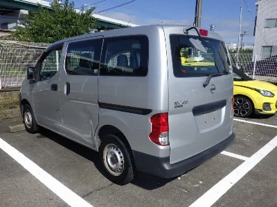 NISSAN NV200