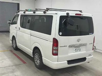 TOYOTA REGIUS VAN