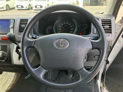 TOYOTA REGIUS VAN