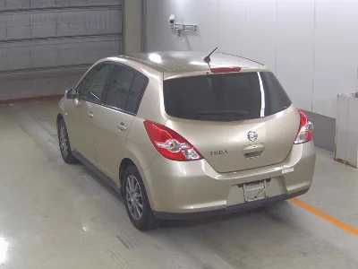 NISSAN TIIDA