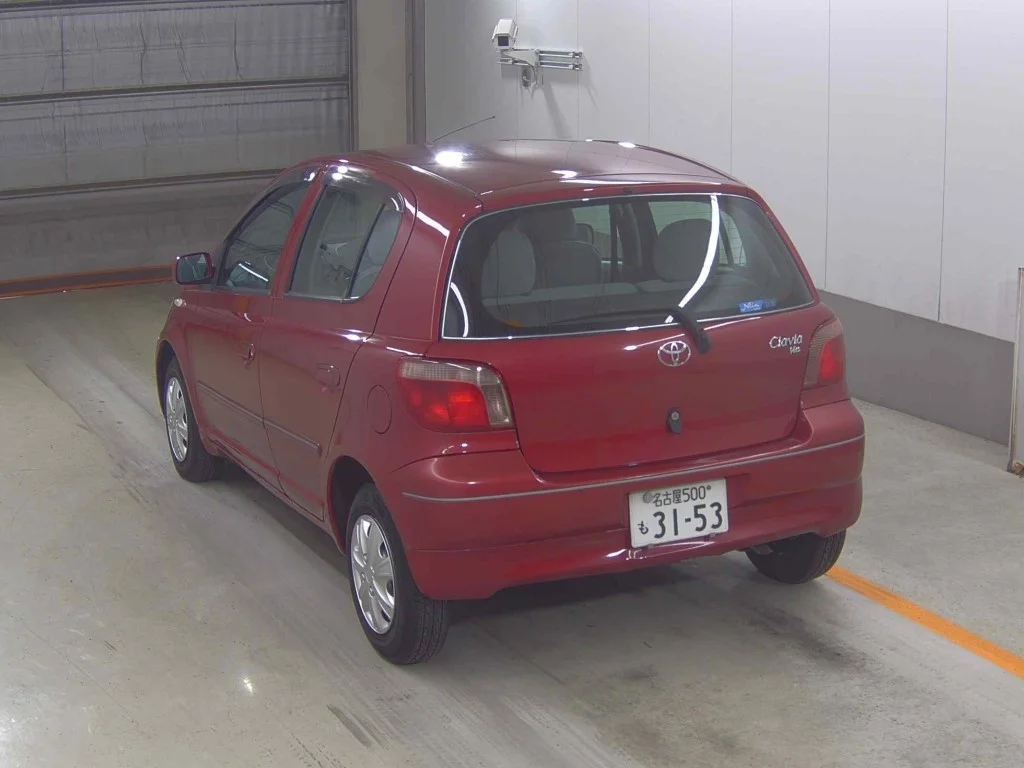Toyota Vitz  с аукциона в Японии