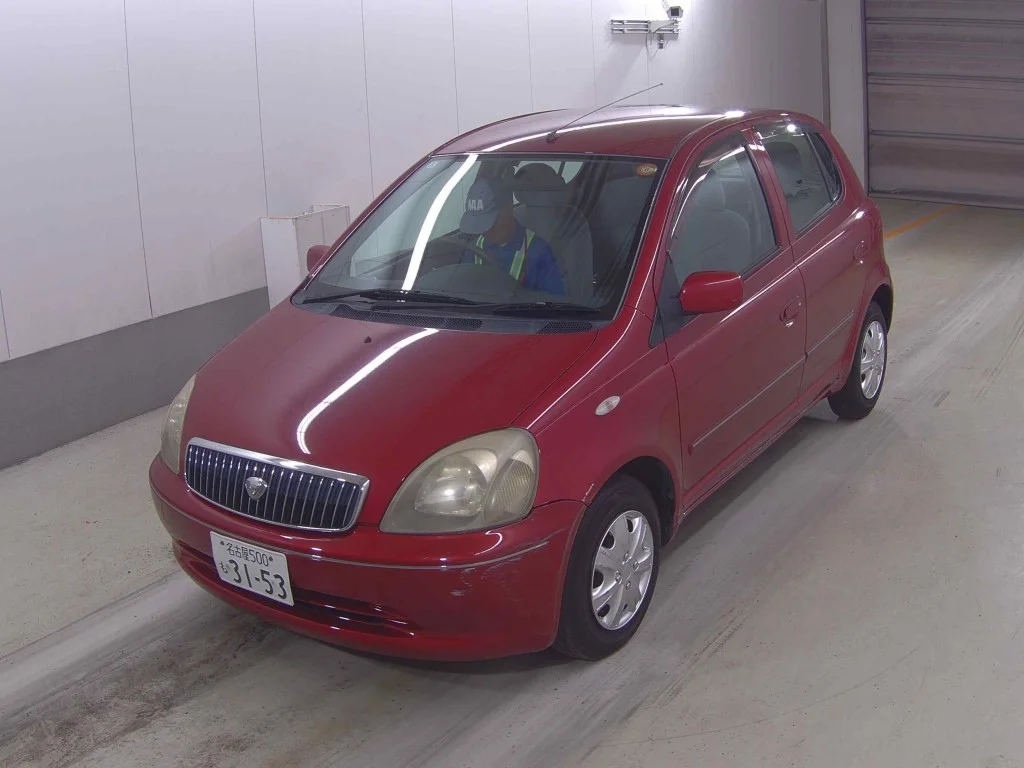 Toyota Vitz  с аукциона в Японии