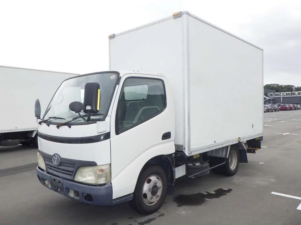 Toyota ToyoAce  с аукциона в Японии