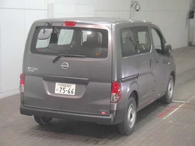 NISSAN NV200