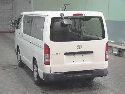 TOYOTA HIACE VAN