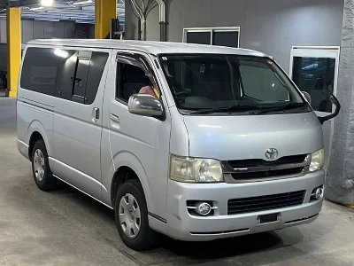 TOYOTA REGIUS VAN