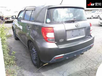 TOYOTA IST