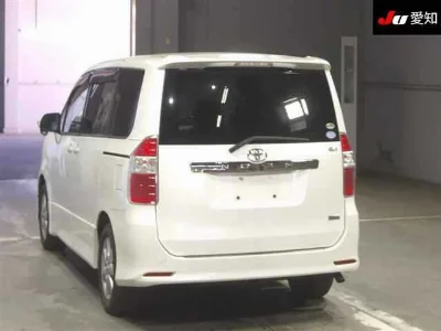 TOYOTA NOAH