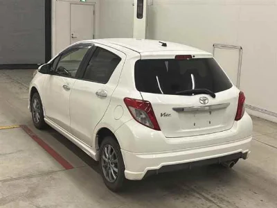 TOYOTA VITZ