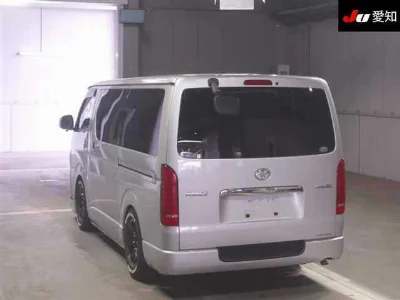 TOYOTA HIACE VAN