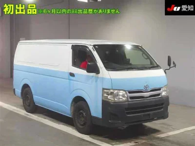 TOYOTA HIACE VAN